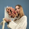 Букет из 11 лососевых хризантем Сантини